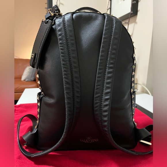 Valentino Rockstud medium leather backpack - Picture 3 of 9